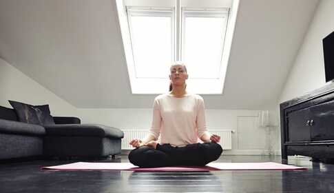 Meditácia ako liek: znižuje bolesť, krvný tlak a zlepšuje spánok