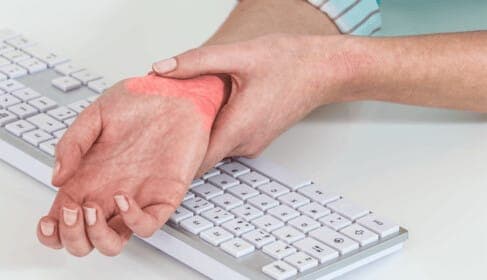 Syndróm karpálneho tunela – čo potrebuješ vedieť o prevencii a liečbe
