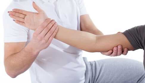 Príčiny, príznaky a domáca liečba spasticity pomocou NMES terapie